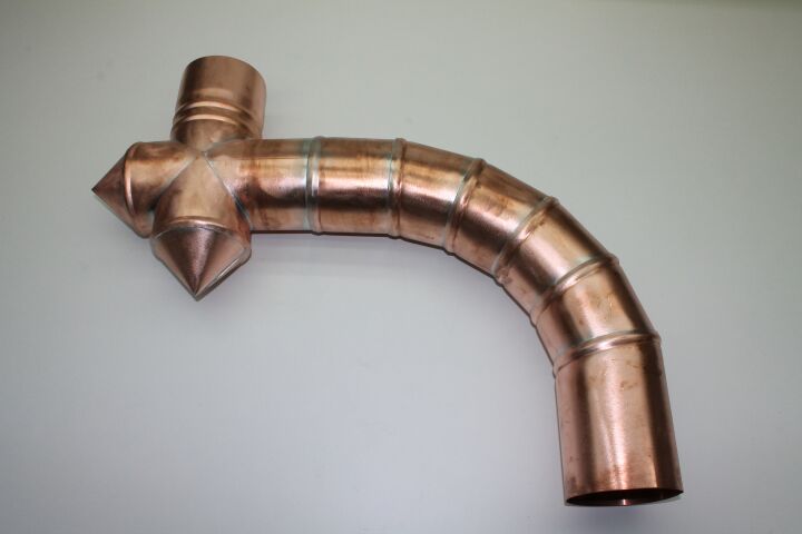 Gliederbogen aus Kupfer, Spitze und Spitze