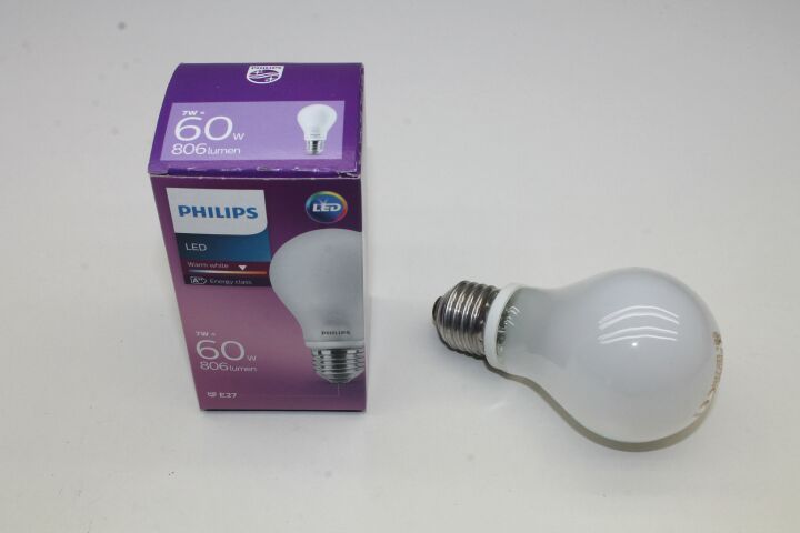 LED Classic 230 V, E27, 7 ~ 60 W, 806 lm, 2.700 K, warm weiss