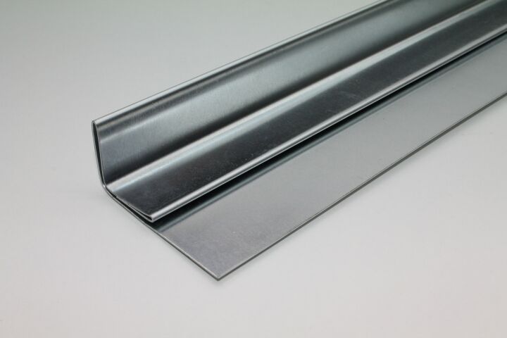 Titanzink-Einschubleiste Winkelform, walzblank, Zuschnitt: 150 x 0.70 mm, 4 Kantungen, L: 2m